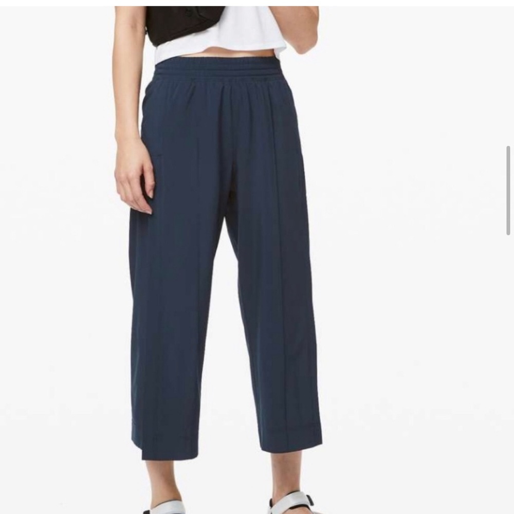 Lululemon wanderer culottes navy sz 4 nwt
